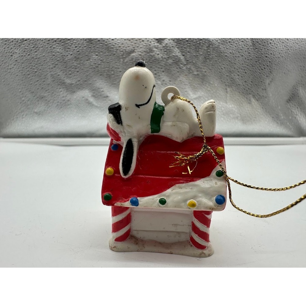 Vintage Peanuts Snoopy Woodstock Christmas Ornament Doghouse Santa Hat PVC - Picture 3 of 6